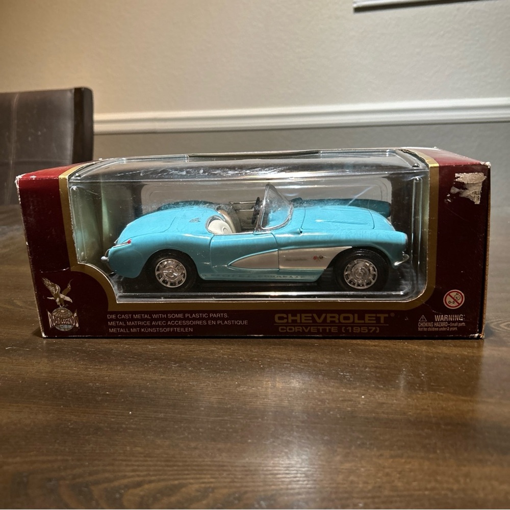 Road Legends 1:18 1957 Chevrolet Corvette Convertible - #92018
